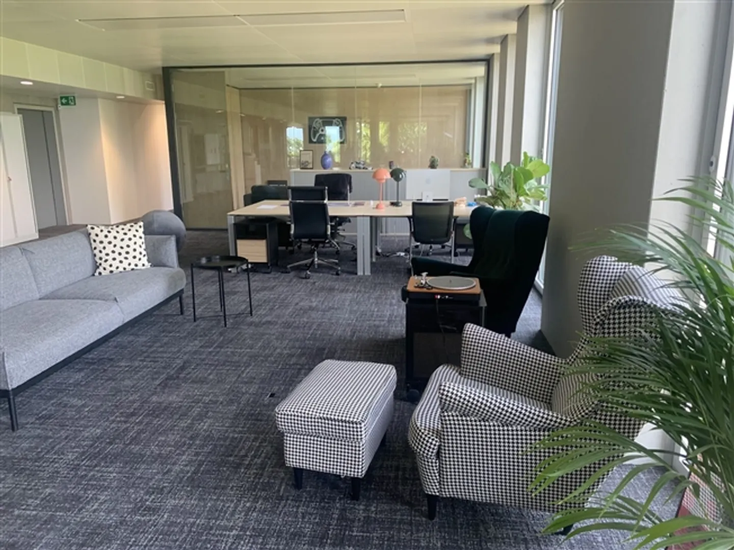 Bâtiment Minergie, bureaux, 900 divisibles 450 m2 Plug & Play avec vue et terrasse à louer - Photo 8 sur 12