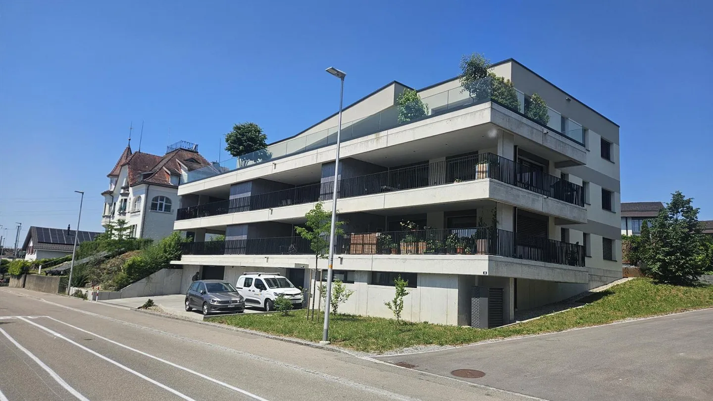 Appartement exclusif de 4,5 pièces au 1er étage près de la gare d'Arnegg - Photo 2 sur 4