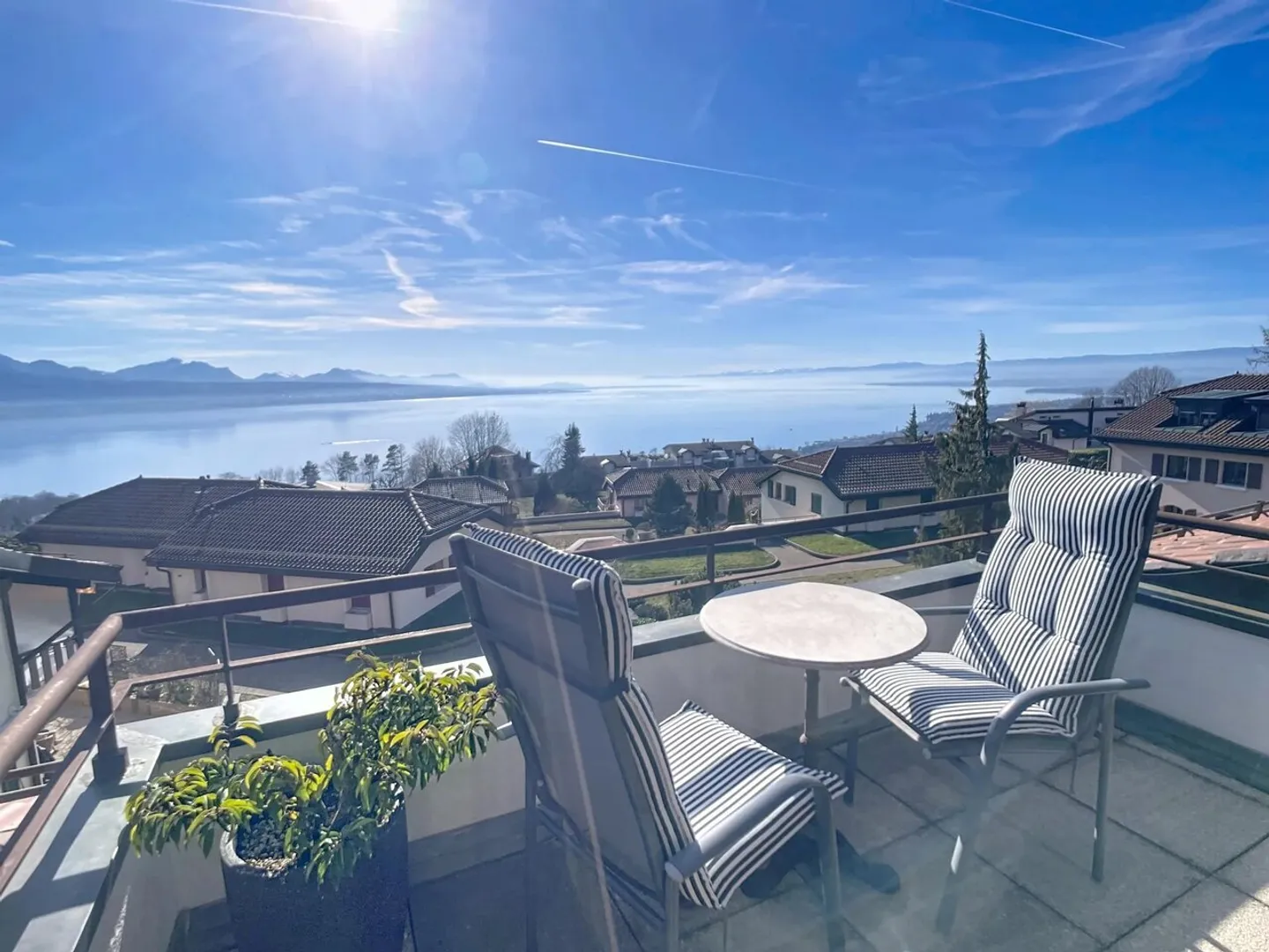 Appartement en attique de 135 m² avec vue imprenable sur le lac Léman - Photo 11 sur 11