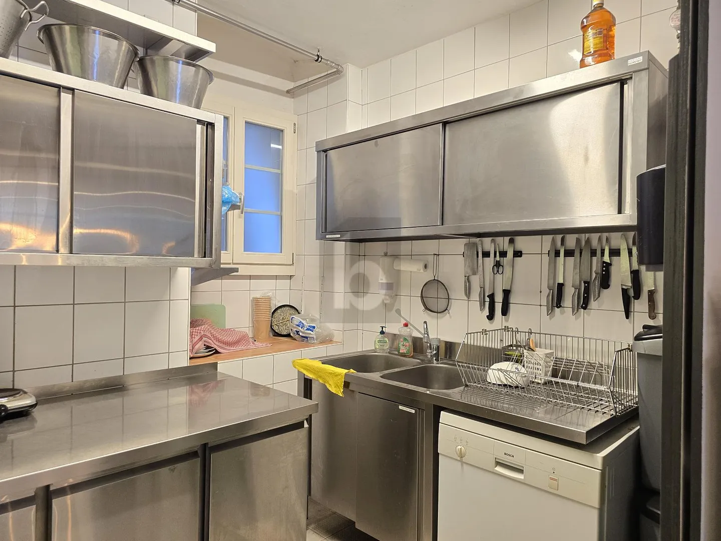 Immeuble mixte à louer - Photo 2 sur 4