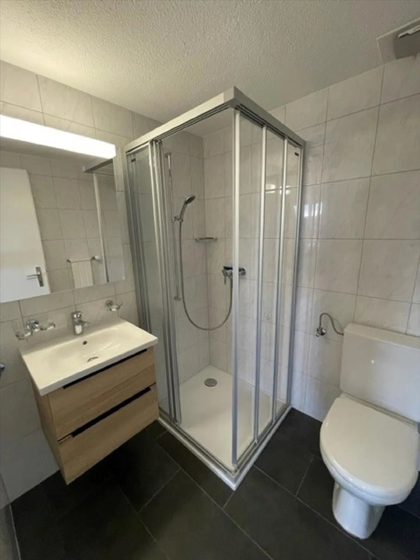 Ampio appartamento con 4 camere a La Neuveville ristrutturato - Foto 6 di 8