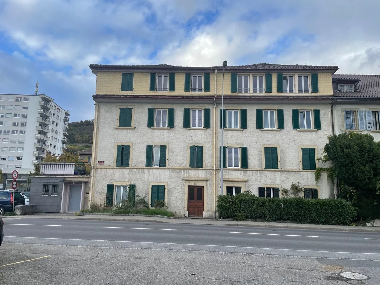 Ampio appartamento con 4 camere a La Neuveville ristrutturato - Foto 7 di 8