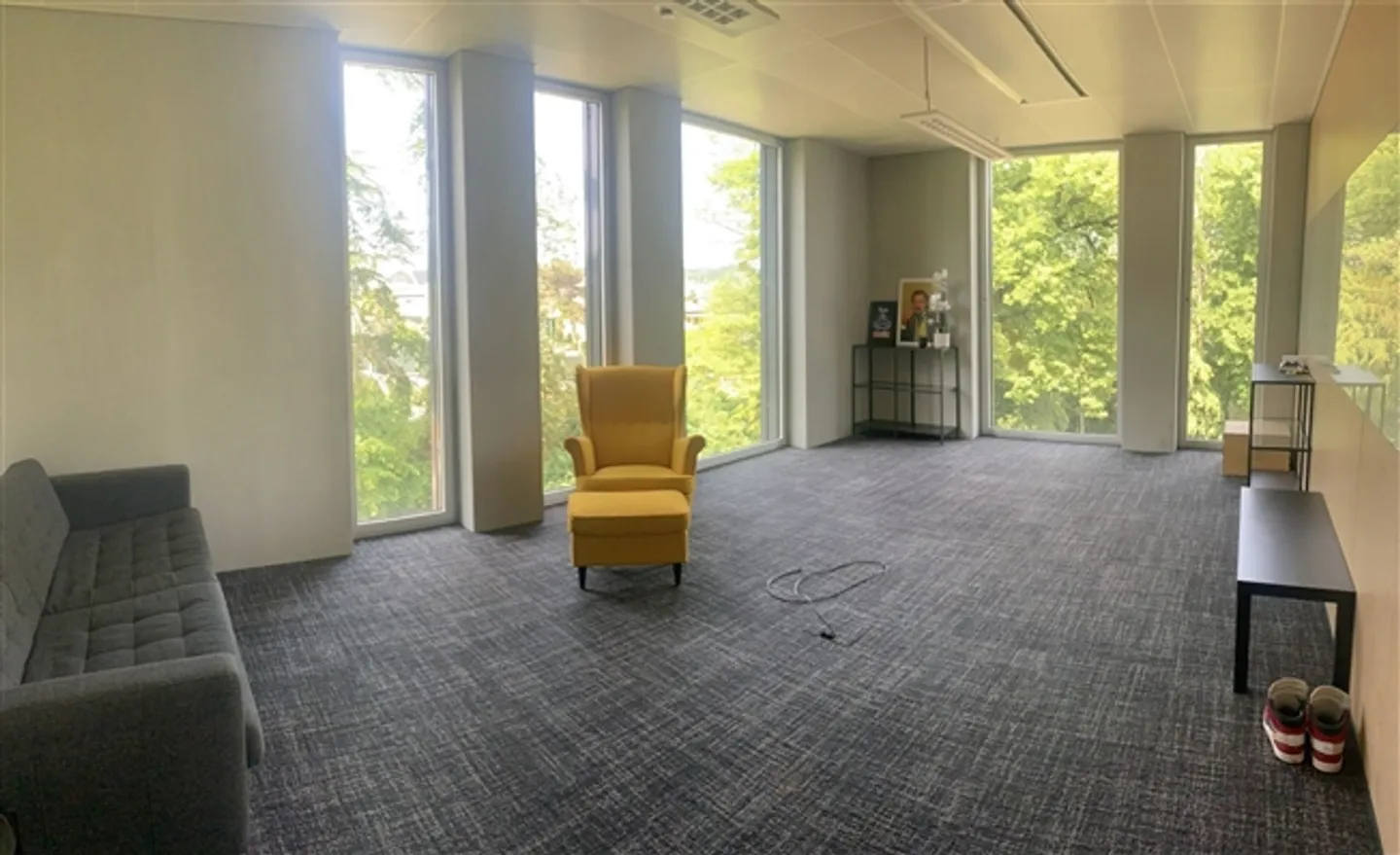 Bâtiment Minergie, bureaux, 900 divisibles 450 m2 Plug & Play avec vue et terrasse à louer - Photo 9 sur 12