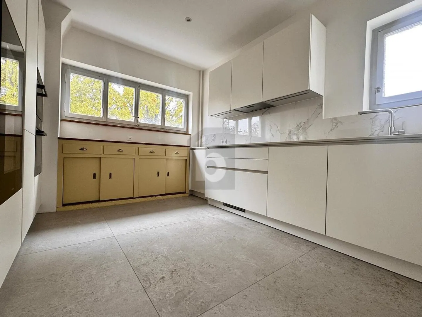DUPLEX RARE IN THE STYLE OF LE CORBUSIER - Photo 4 of 6