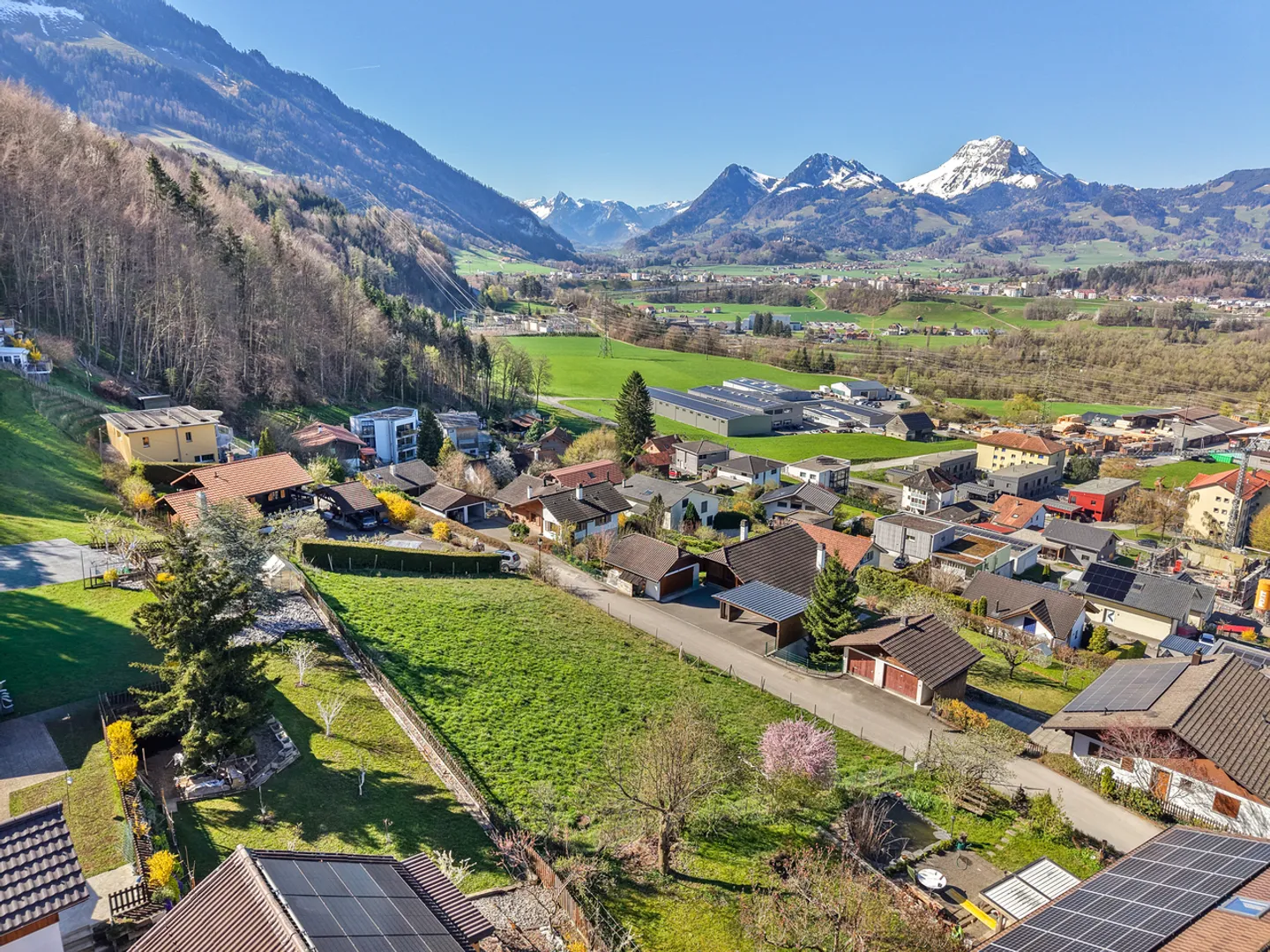 Magnificent new apartment with lake and mountain views in Botterens - Photo 4 of 8