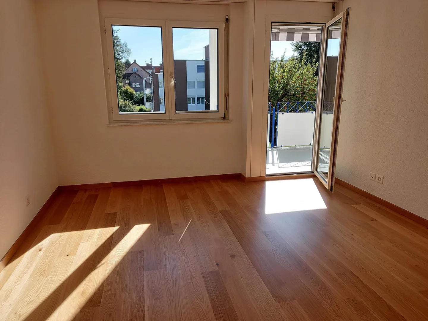 Sunny 2.5 Room Apartment - Photo 4 of 8