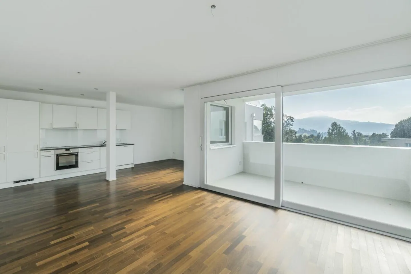 Grosszügige Wohnung mit toller Aussicht - Foto 1 von 9