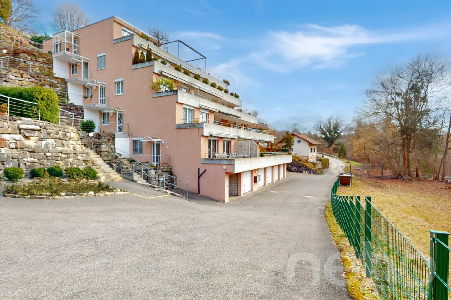 Appartement en terrasse spacieux de 5,5 pièces à Düdingen - Photo 1 sur 13