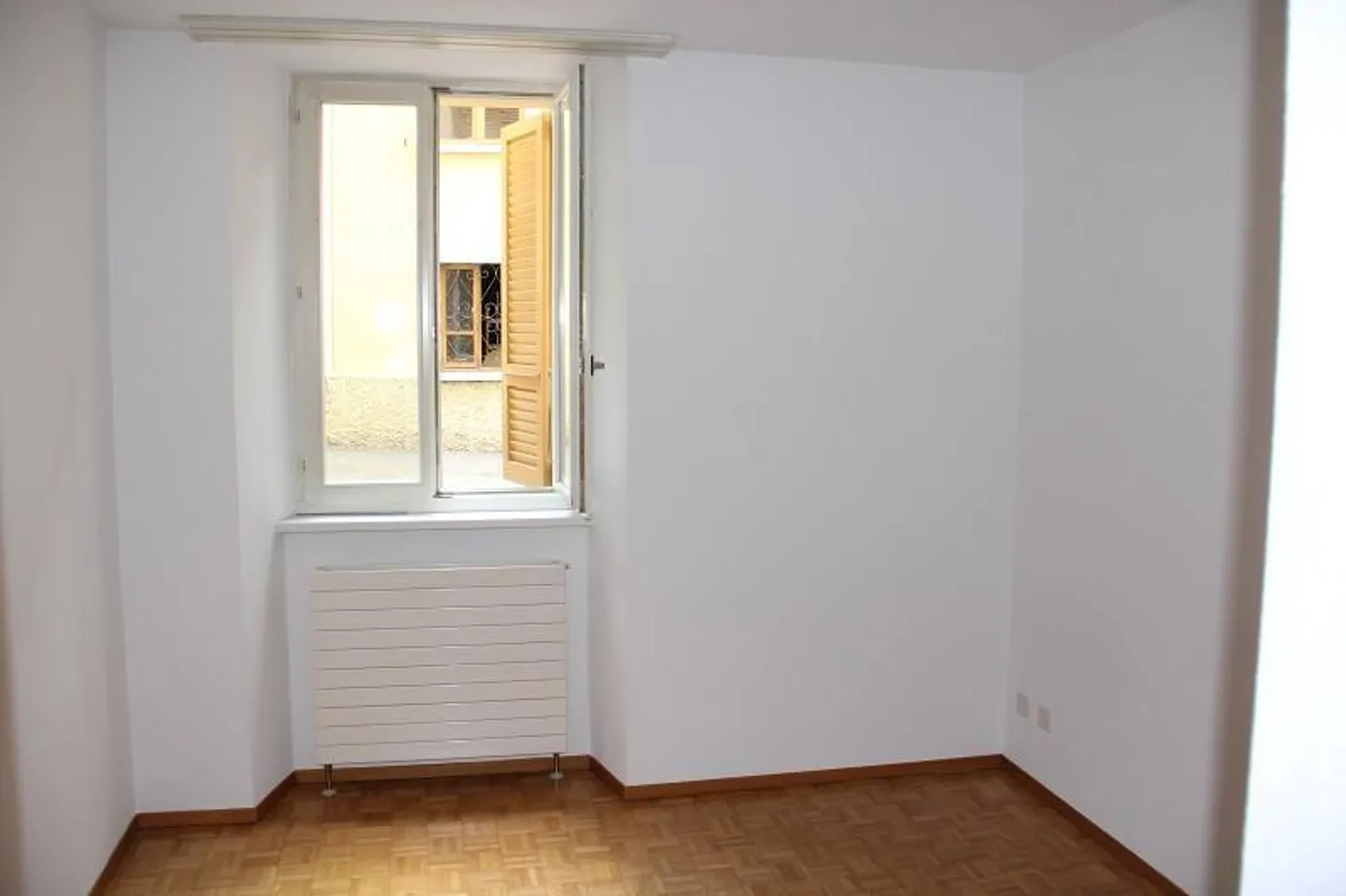 «3 1/2-Zimmer-Wohnung im Erdgeschoss / appartamento di 3 1/2 locali nel piano terra» - Foto 3 von 11