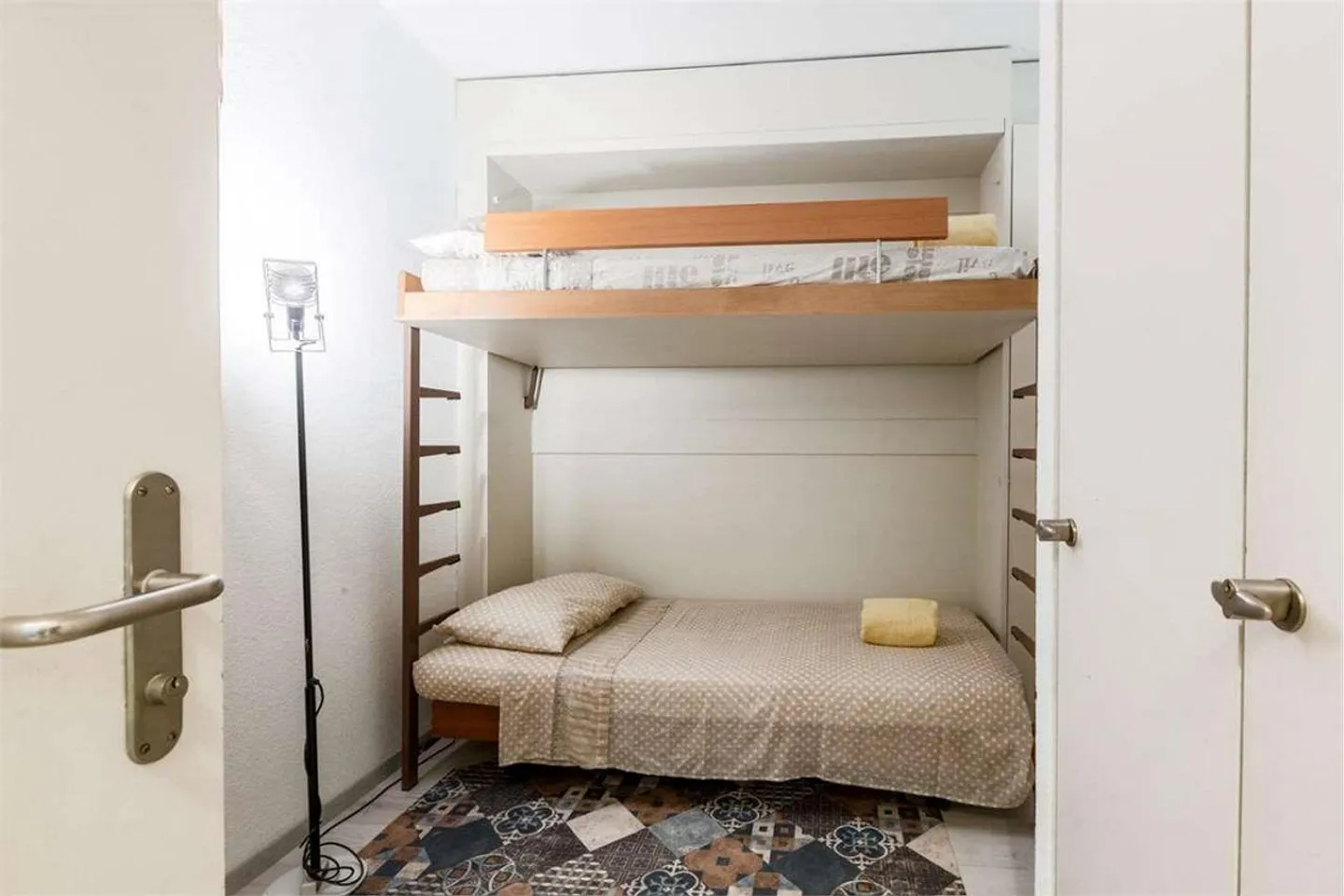Bel appartement 2 pièces avec meubles et revenus locatifs à Bissone - Photo 7 sur 9