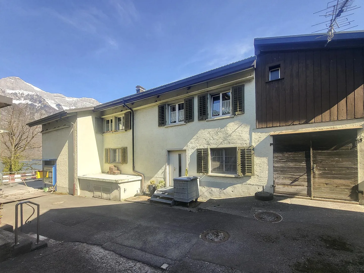 Einfamilienhaus mit Gewerbe und Schopf - Foto 10 di 13