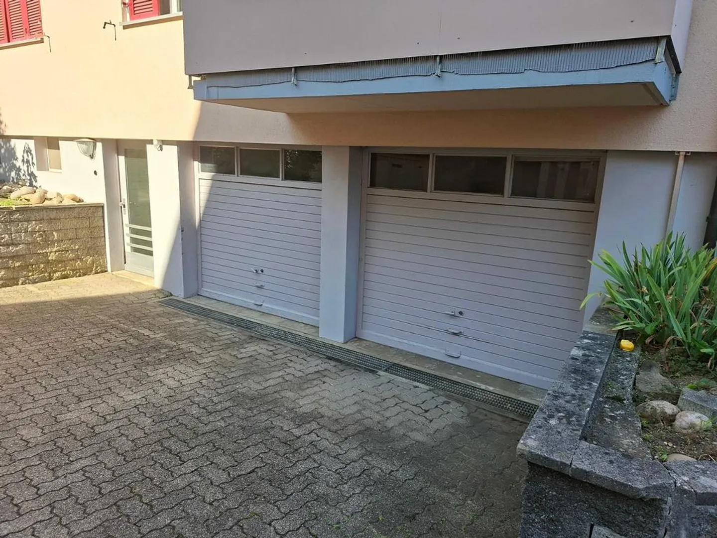 Places de stationnement à Tecknau disponibles immédiatement - Photo 2 sur 2