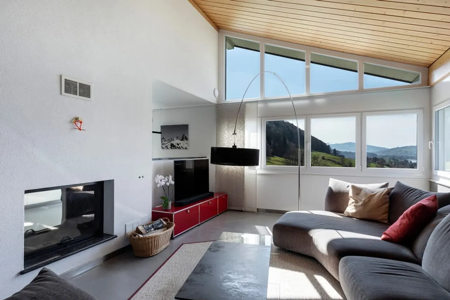 Splendida villa di 6,5 stanze con piscina e appartamento di 2,5 stanze - Foto 3 di 12