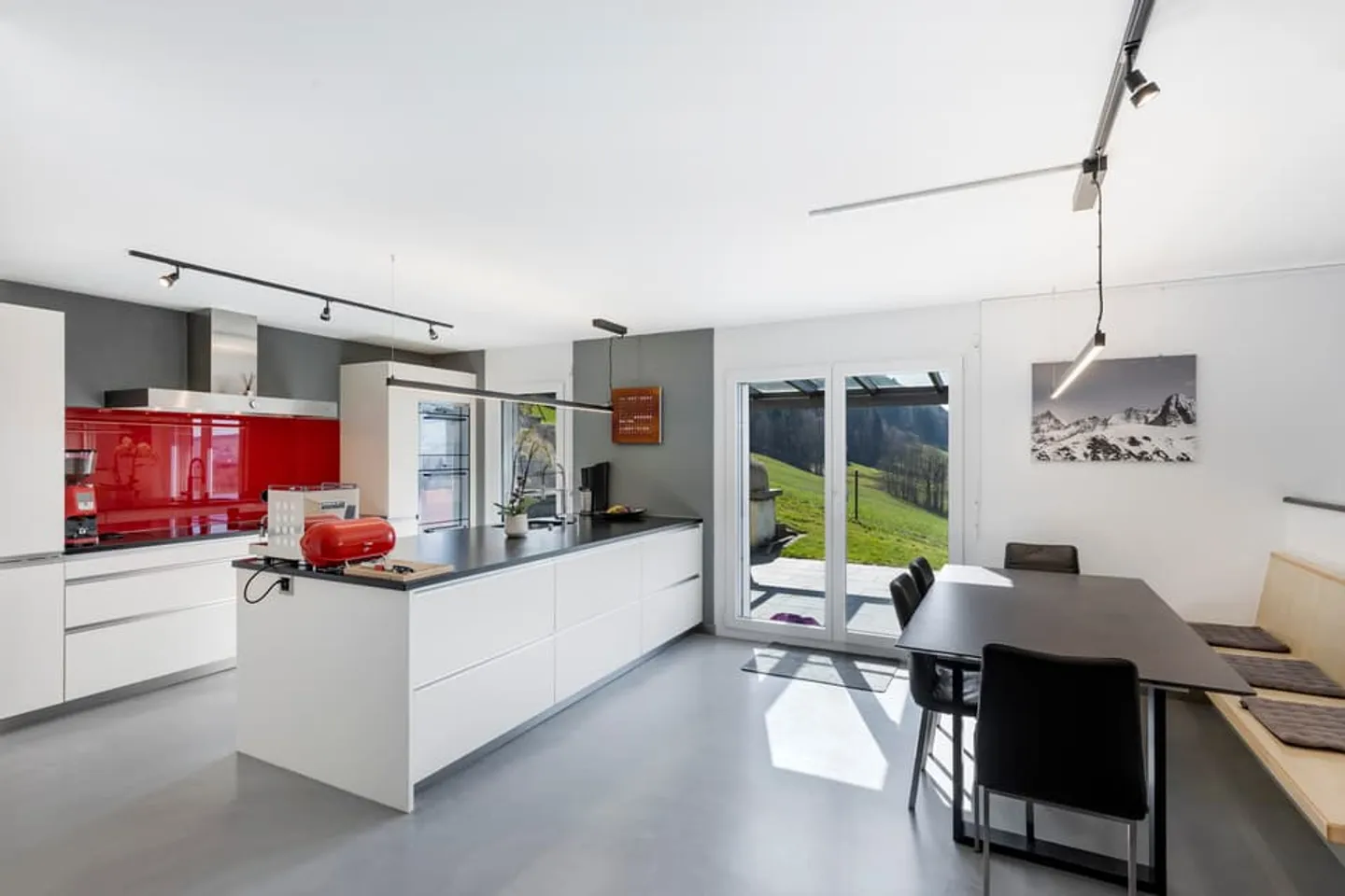 Splendida villa di 6,5 stanze con piscina e appartamento di 2,5 stanze - Foto 2 di 12