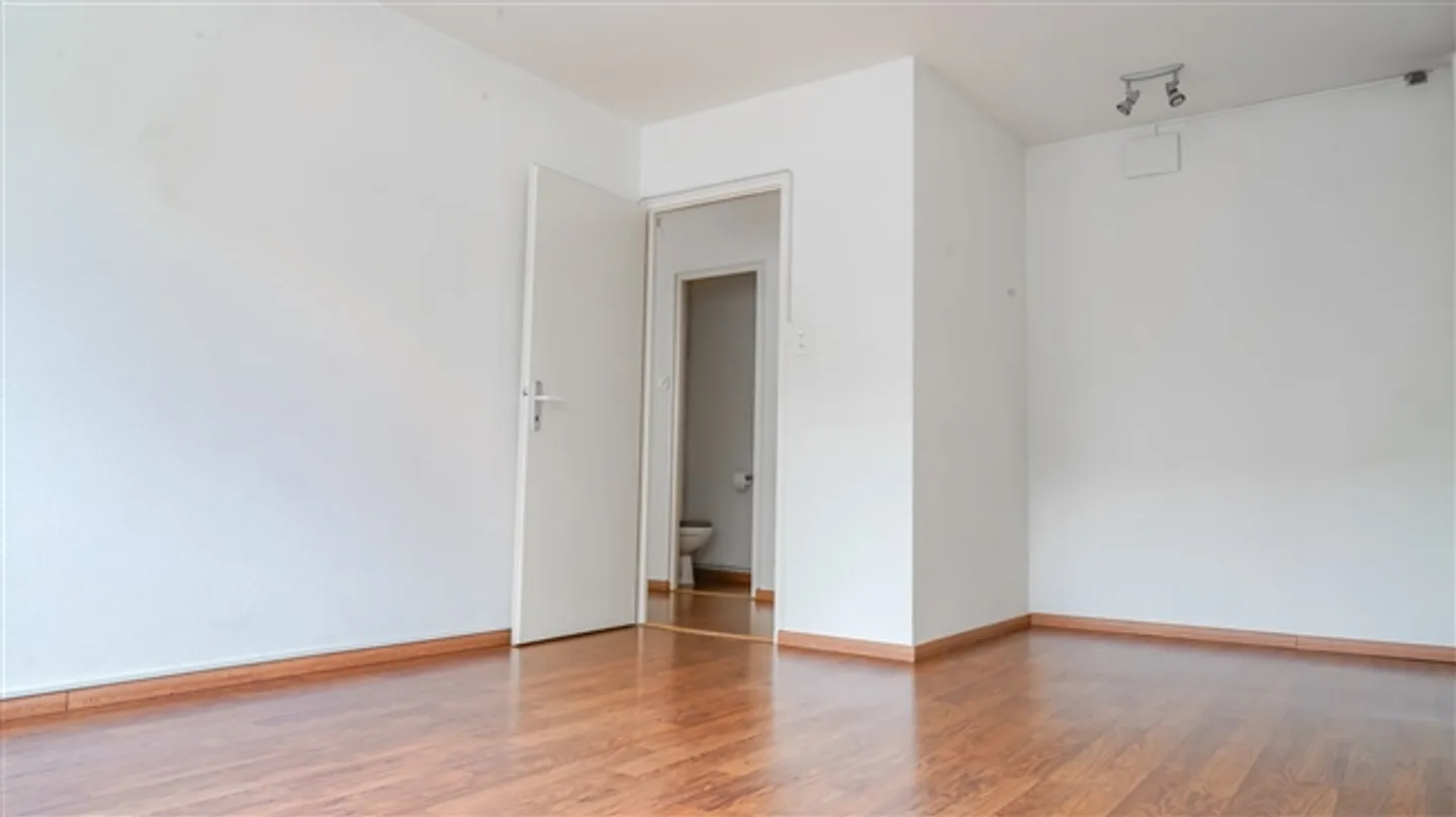 Charming, bright 2.5-room apartment in Lausanne - Photo 6 of 8