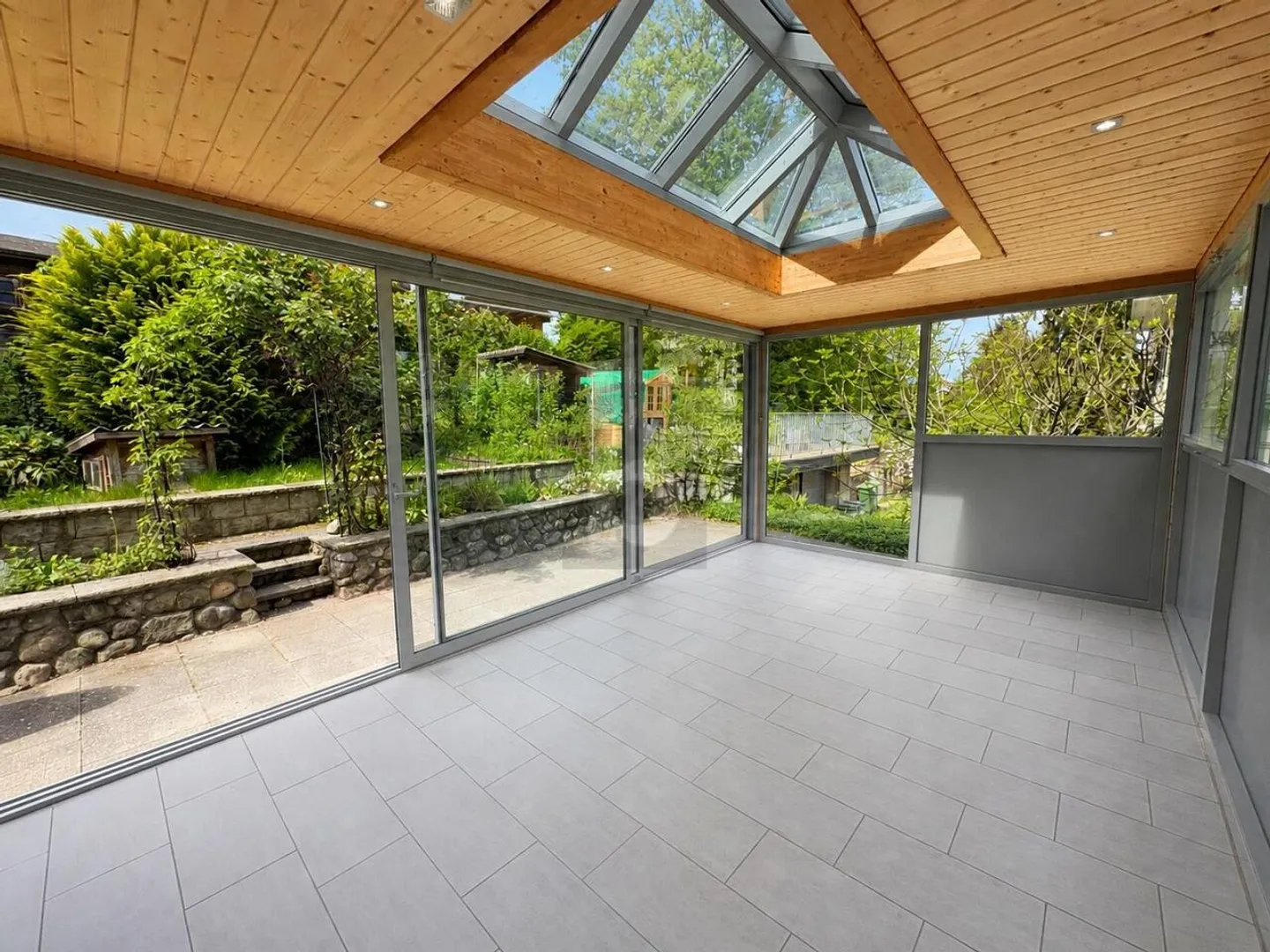 UNIQUE IN EXCLUSIVE LOCATION IN THE EICHHOLZ DISTRICT - Photo 4 of 6