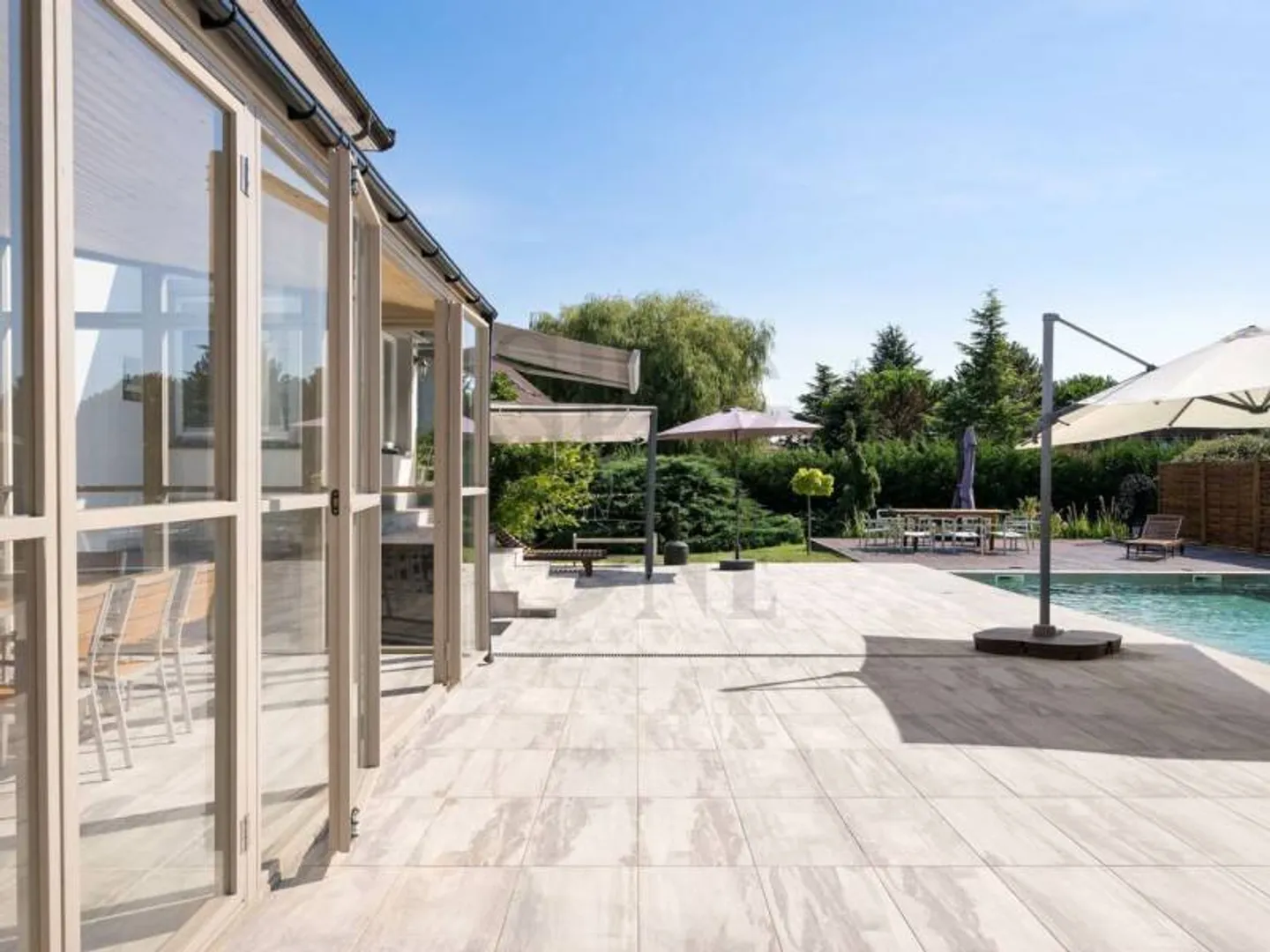 Superbe ferme rénovée de 6.5 pièces meublés avec soin - Photo 1 sur 3