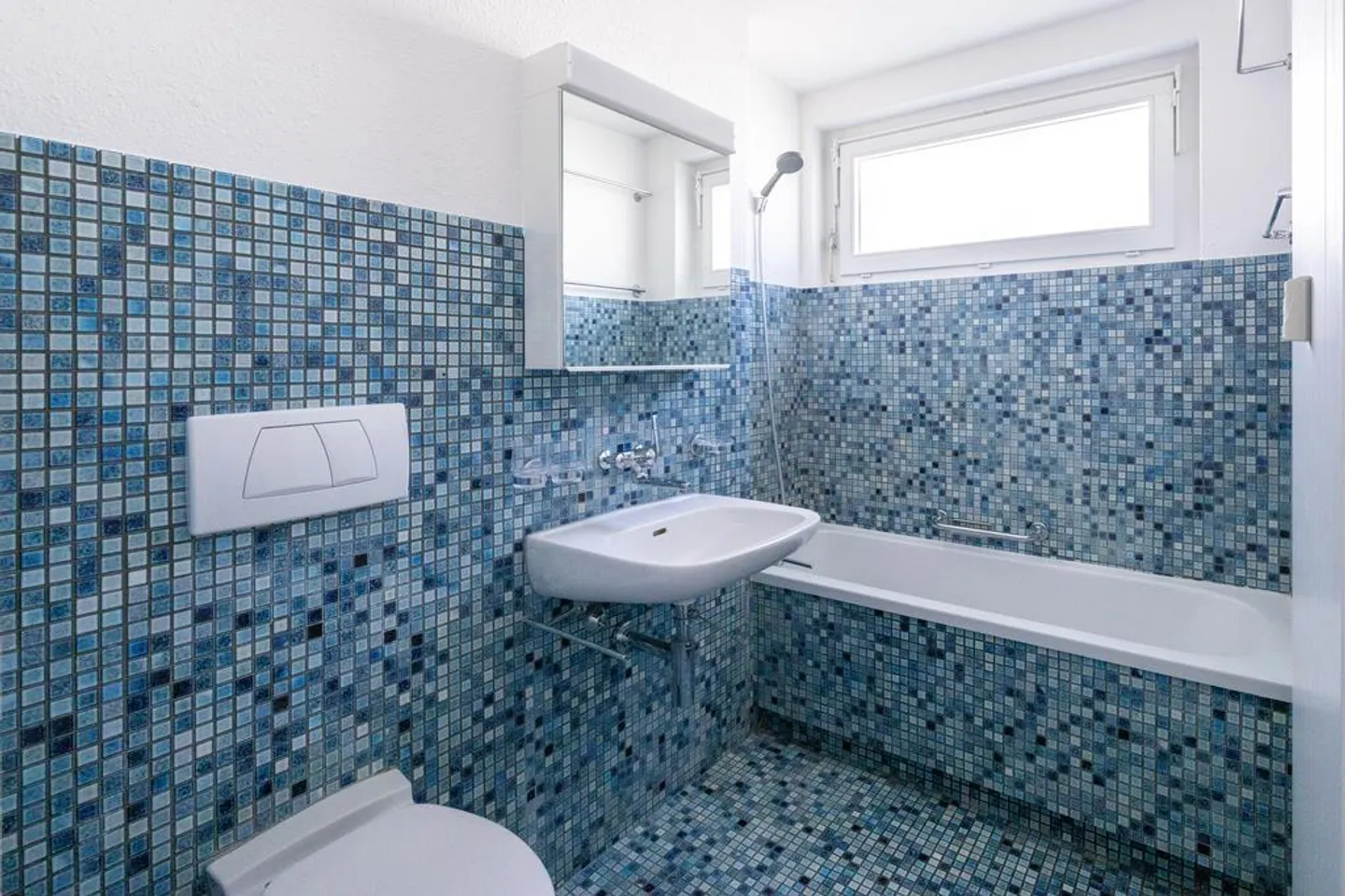 Appartement simple de 2,5 pièces dans un endroit calme - Photo 6 sur 6