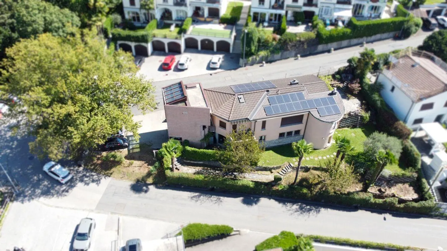 Casa soleggiata vista lago e con grande potenziale - Foto 8 di 9