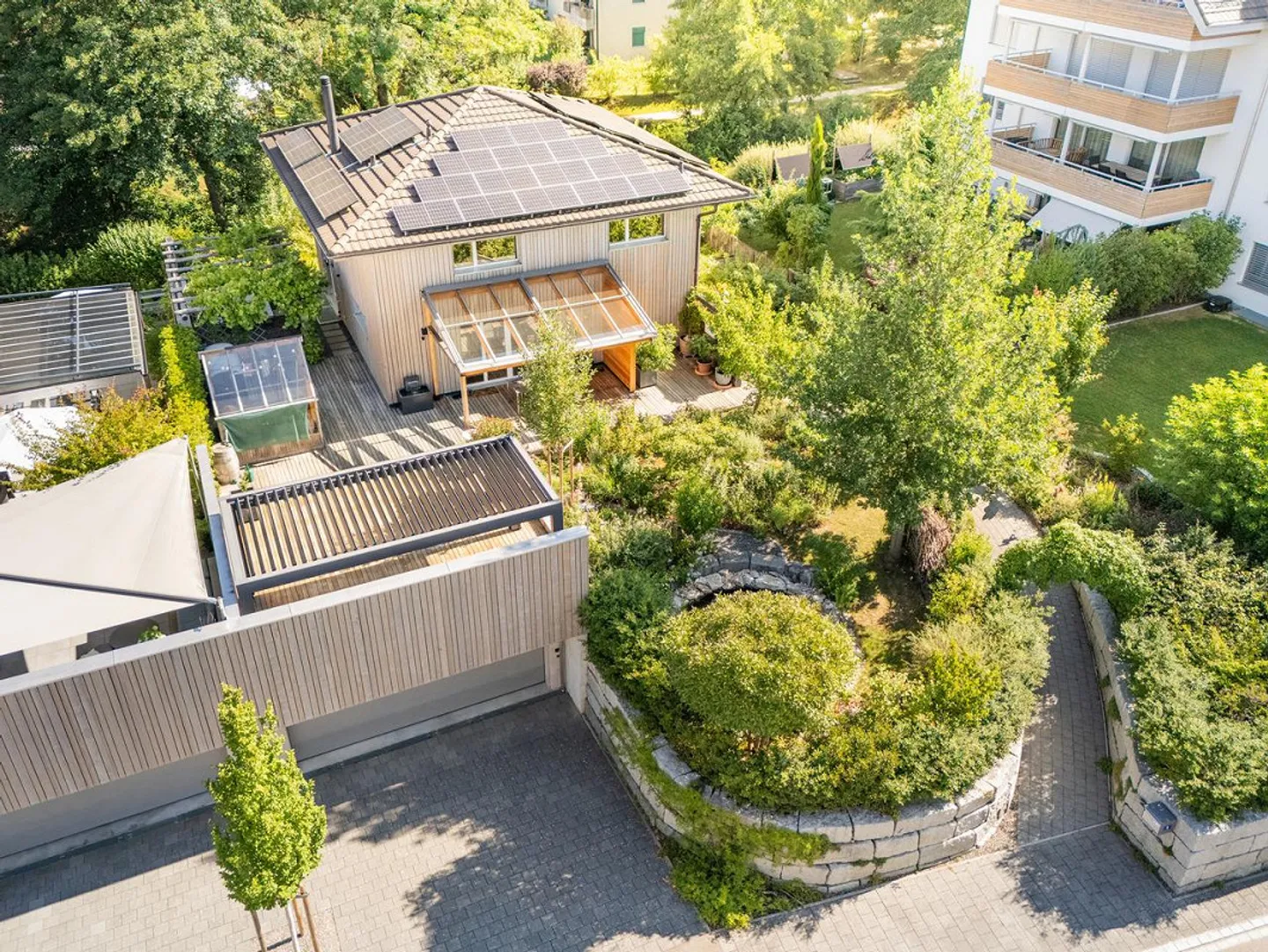 Stilvolles Einfamilienhaus mit Gartenparadies und Nachhaltigkeit - Photo 12 sur 15