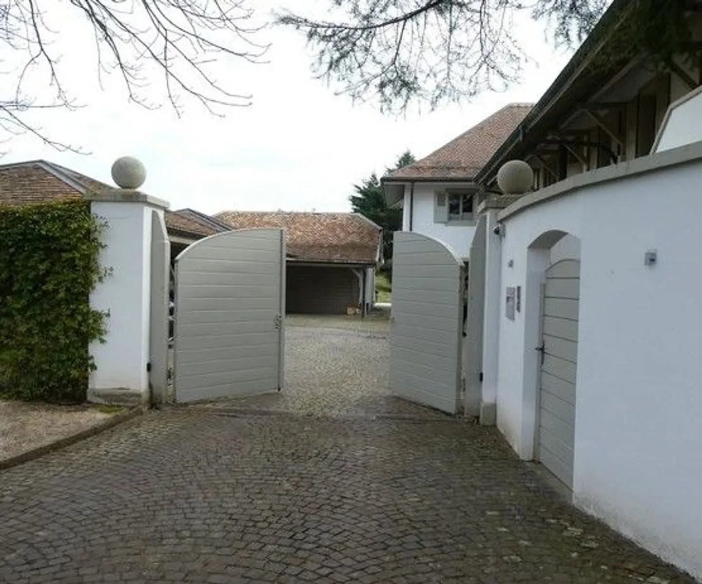 Casa di Lusso con Grande Giardino - Foto 2 di 13
