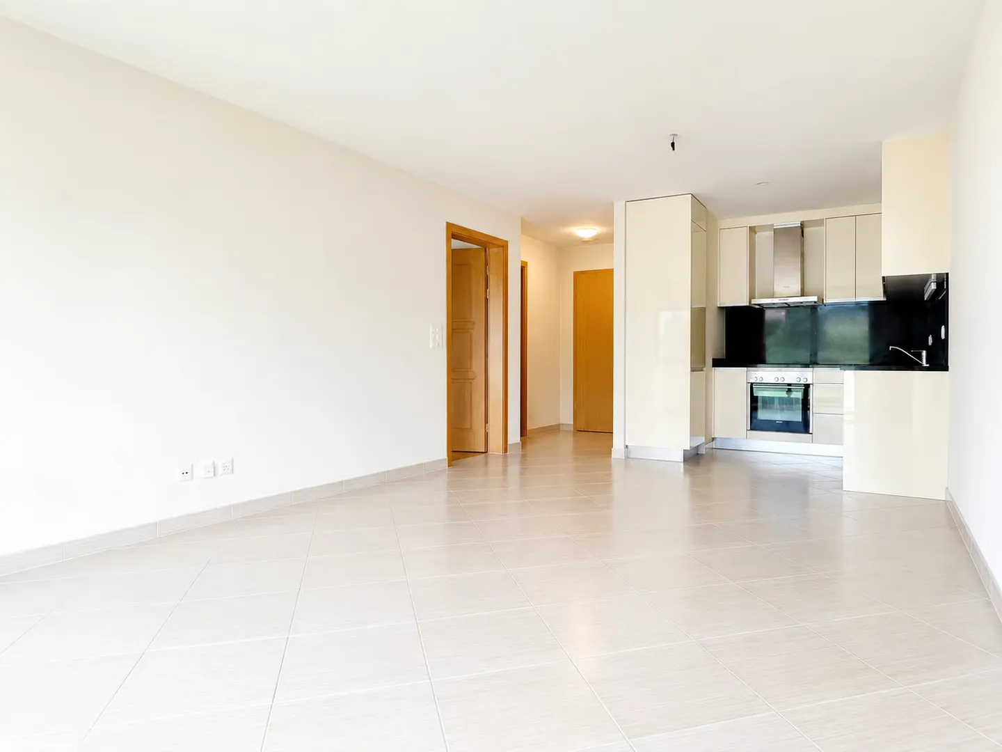 Romont – Appartamento moderno di 2,5 locali con ampio balcone di 15,7 m² e posto auto sotterraneo - Foto 2 di 6