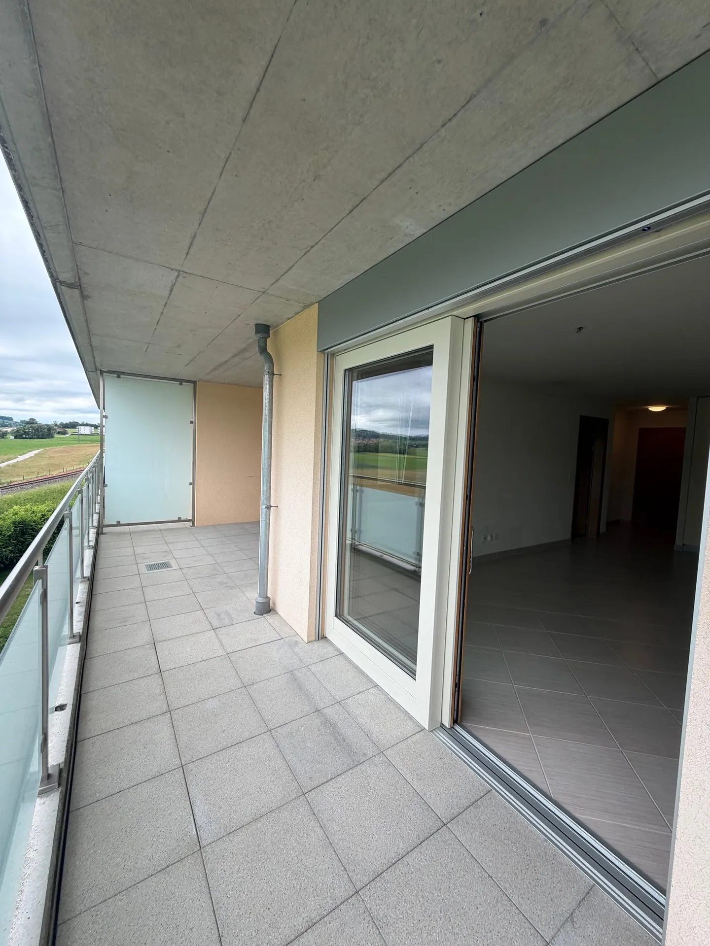 Romont – Appartamento moderno di 2,5 locali con ampio balcone di 15,7 m² e posto auto sotterraneo - Foto 6 di 6