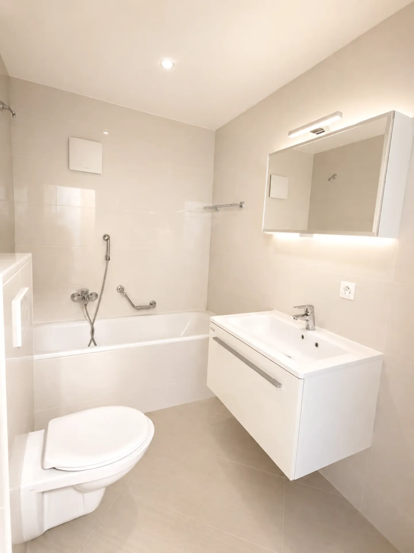 Romont – Appartamento moderno di 2,5 locali con ampio balcone di 15,7 m² e posto auto sotterraneo - Foto 5 di 6