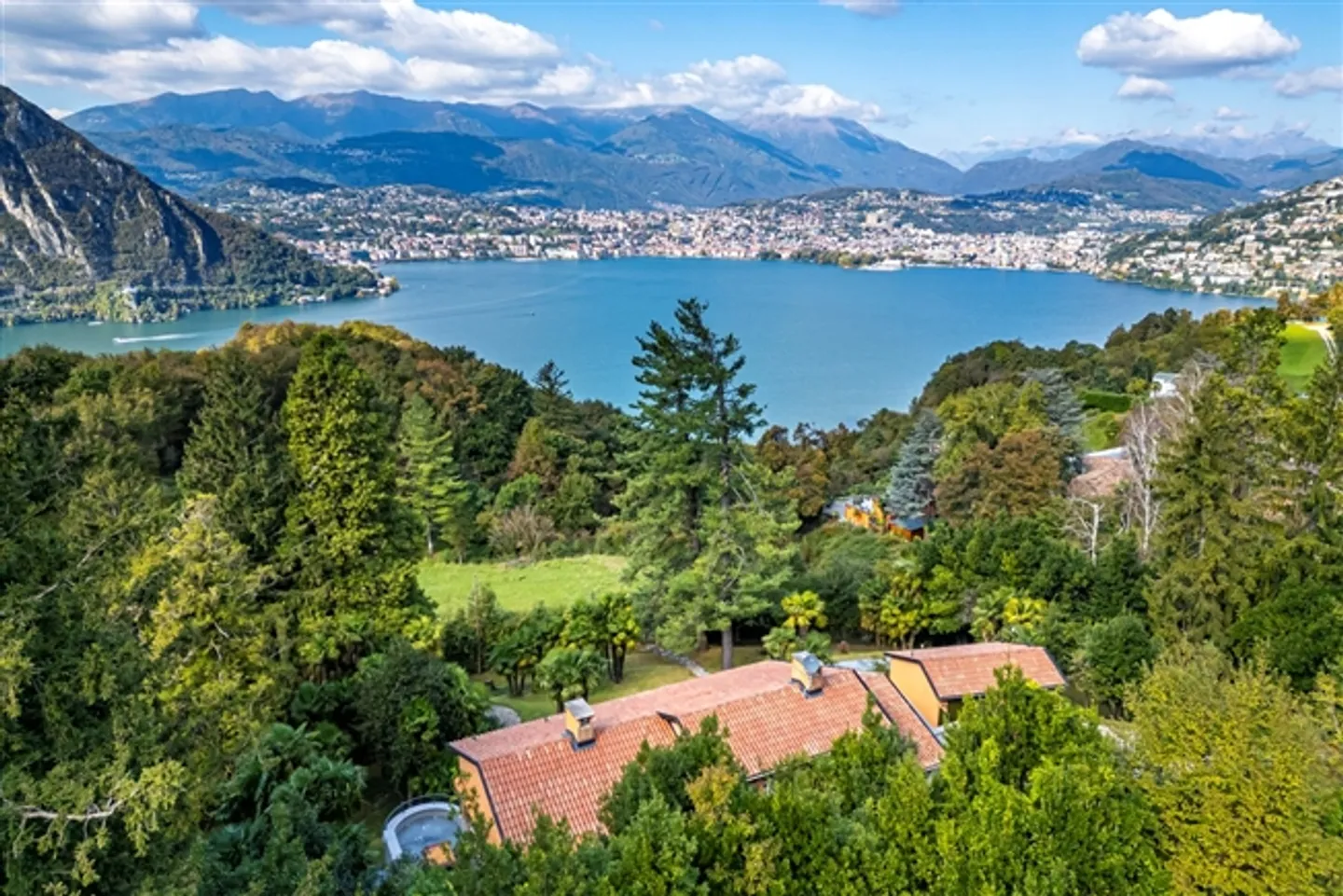 «Exklusive Villa mit Seeblick und privatem Park von über 6.000 Quadratmetern» - Foto 1 von 20