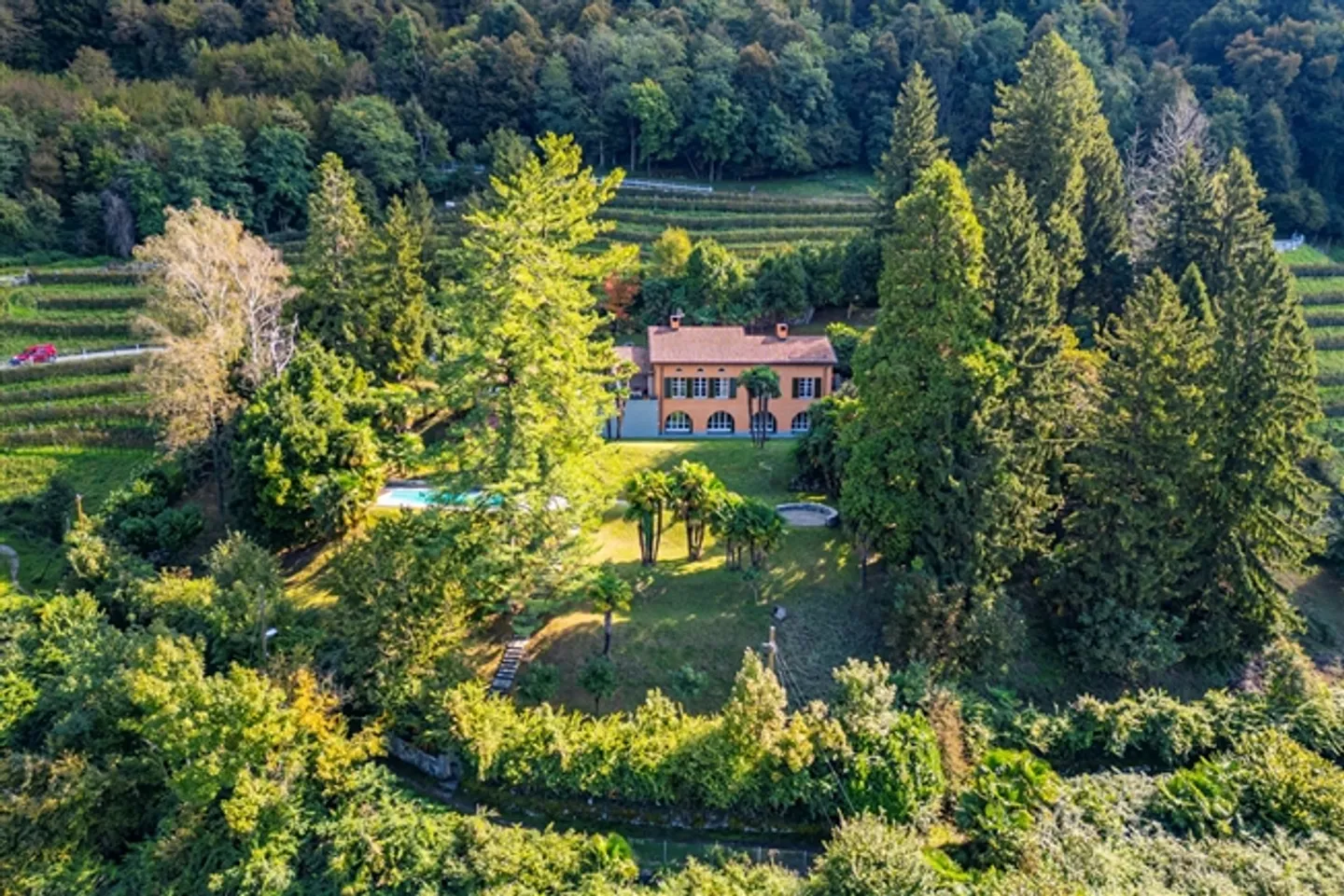 «Exklusive Villa mit Seeblick und privatem Park von über 6.000 Quadratmetern» - Foto 2 von 20