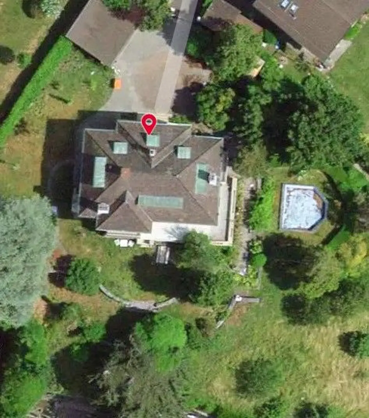 Spacious Villa with Large Garden - Photo 1 of 13