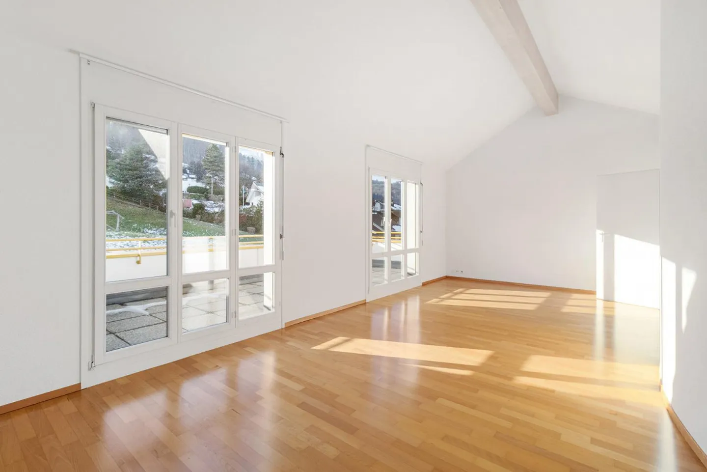 Casa bifamiliare attraente di 6,5 stanze in una posizione tranquilla a Langnau am Albis - Foto 11 di 17