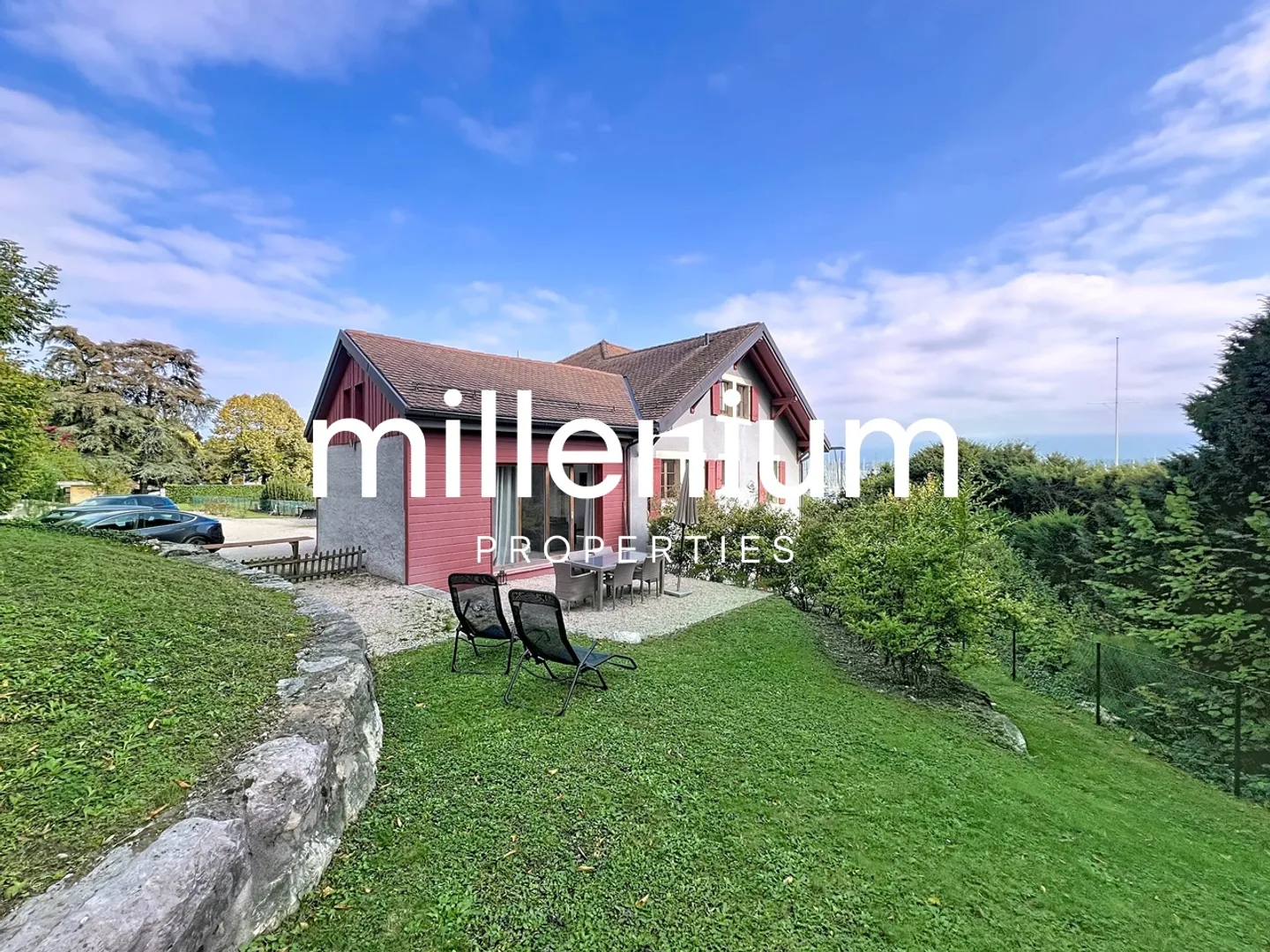 Magnificent villa with garden, just two steps from the lake - Photo 2 of 13