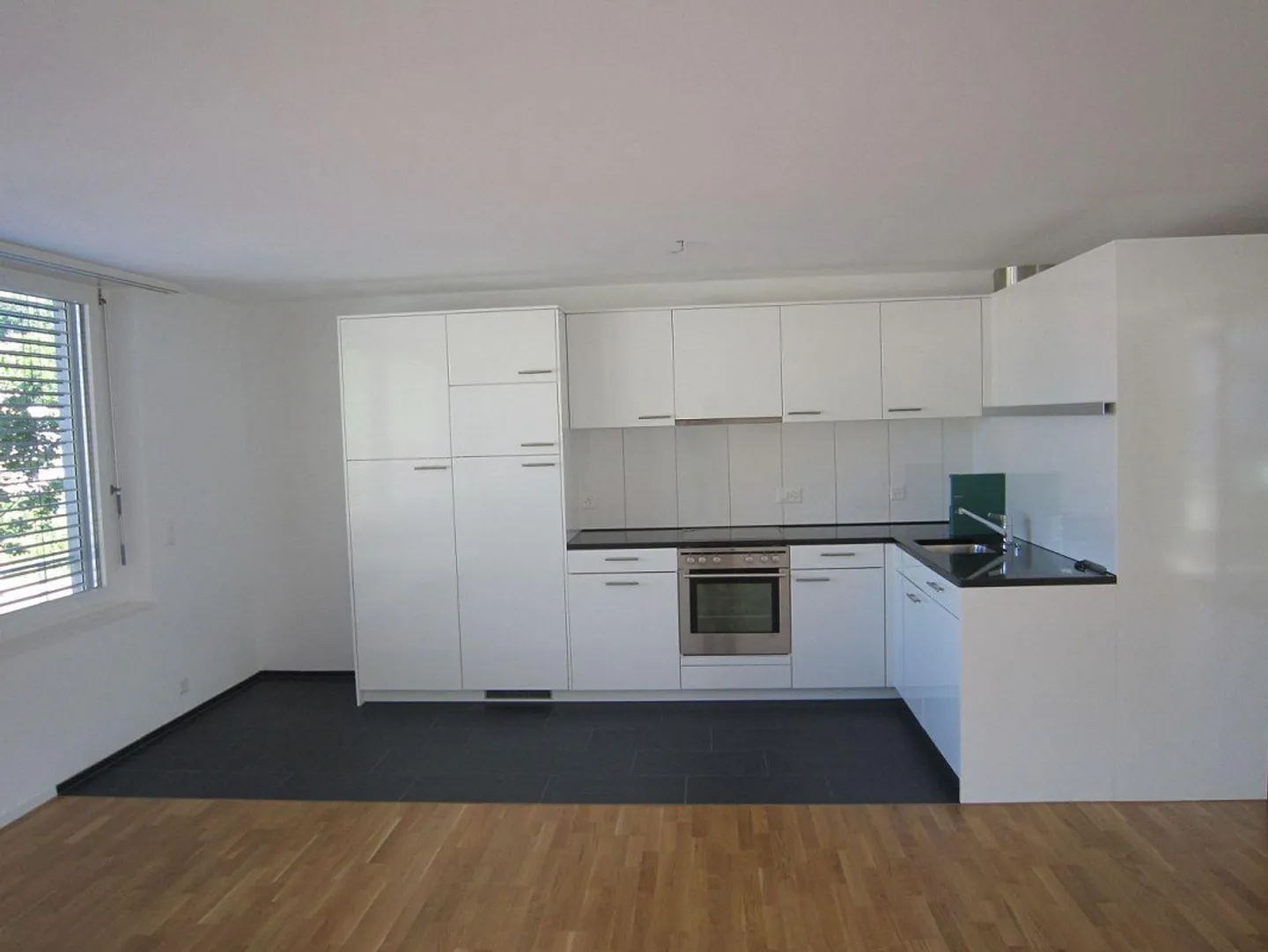 Beautiful, modern 3.5-room apartment - Photo 2 of 5