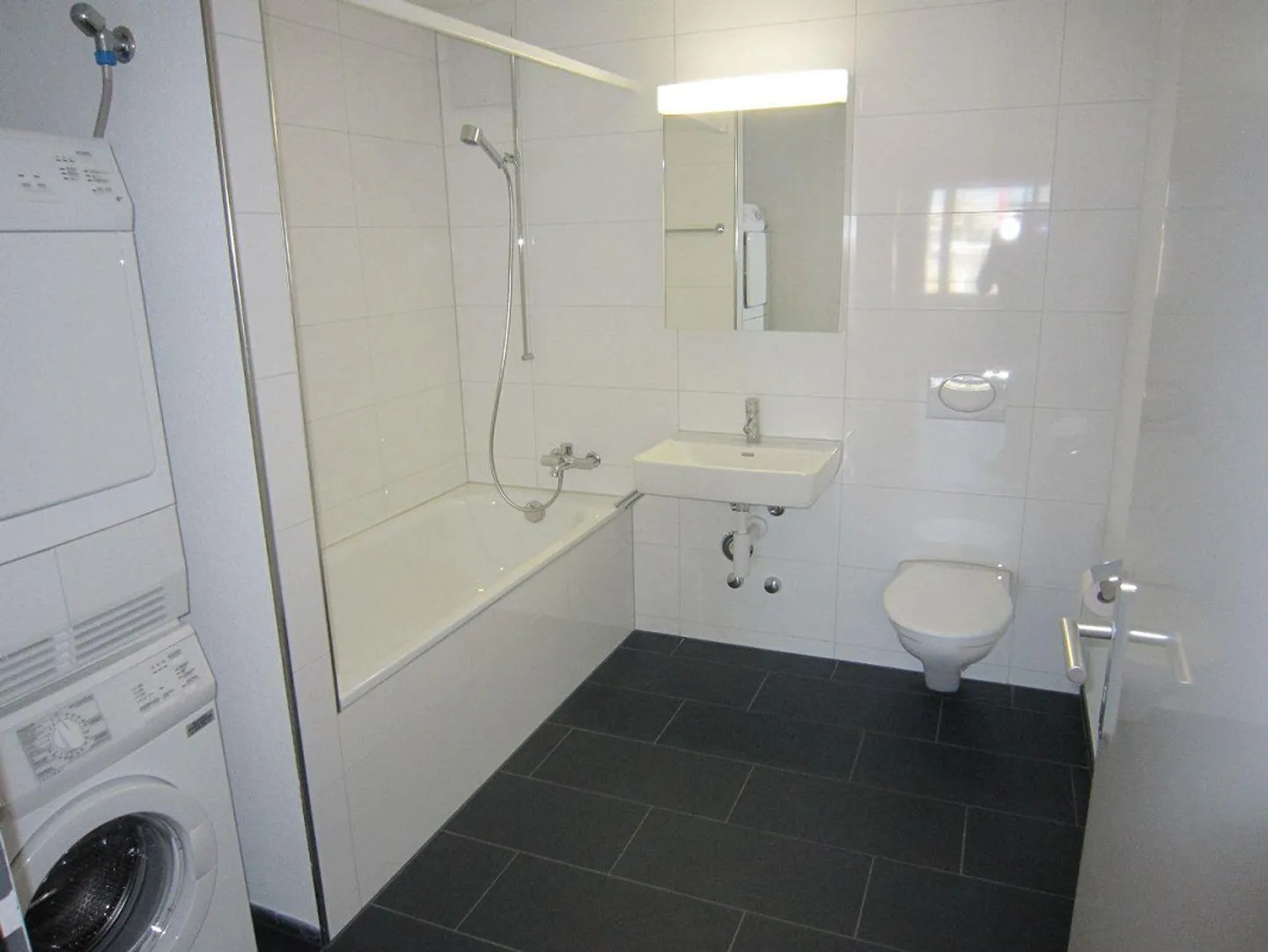Beautiful, modern 3.5-room apartment - Photo 3 of 5