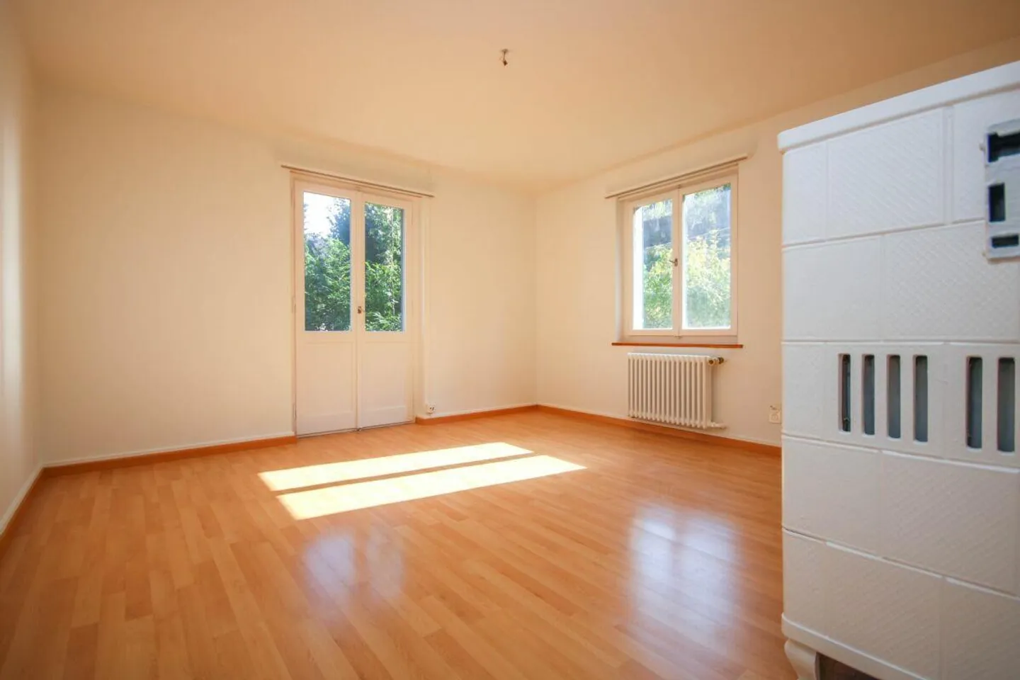 Charming 3-room old building apartment in the green - Photo 2 of 9