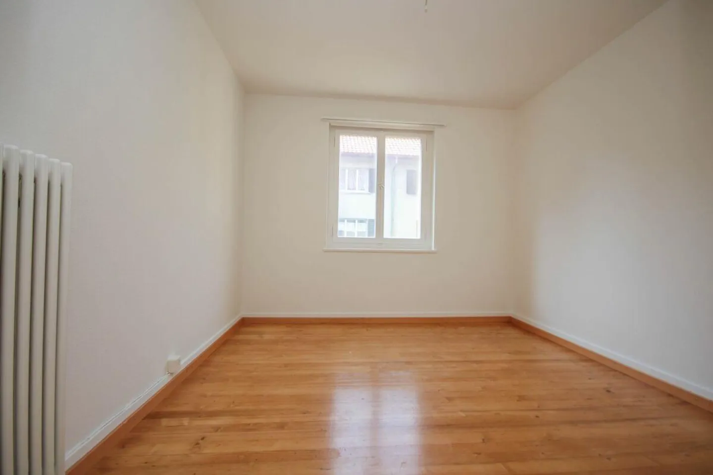 Charming 3-room old building apartment in the green - Photo 4 of 9