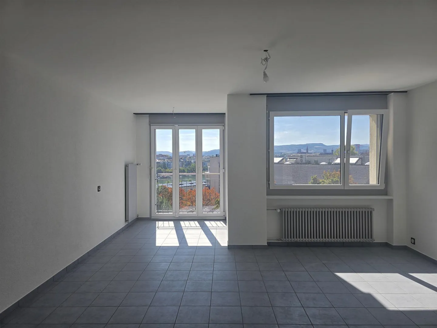 2 1/2 Zimmerwohnung mit Rheinblick und Lift - Photo 2 of 5