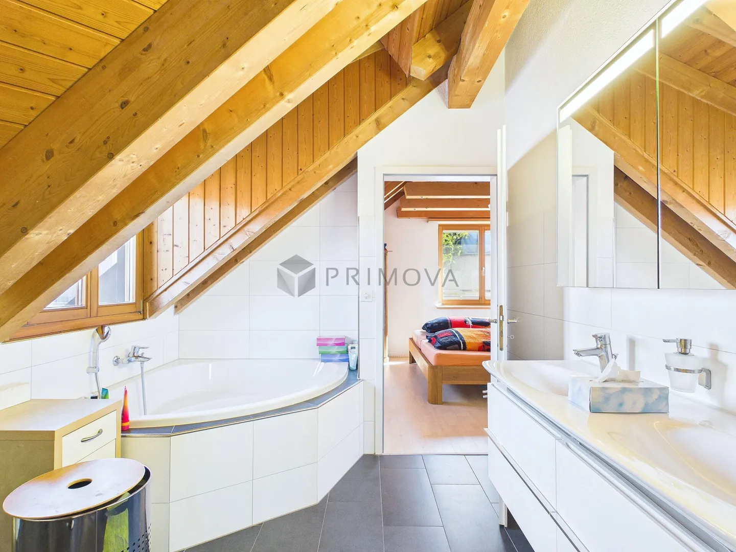 Attraktive 4.5 Zimmer-Maisonette-Dachwohnung mit Galerie und viel Wohnraum - Foto 6 di 7