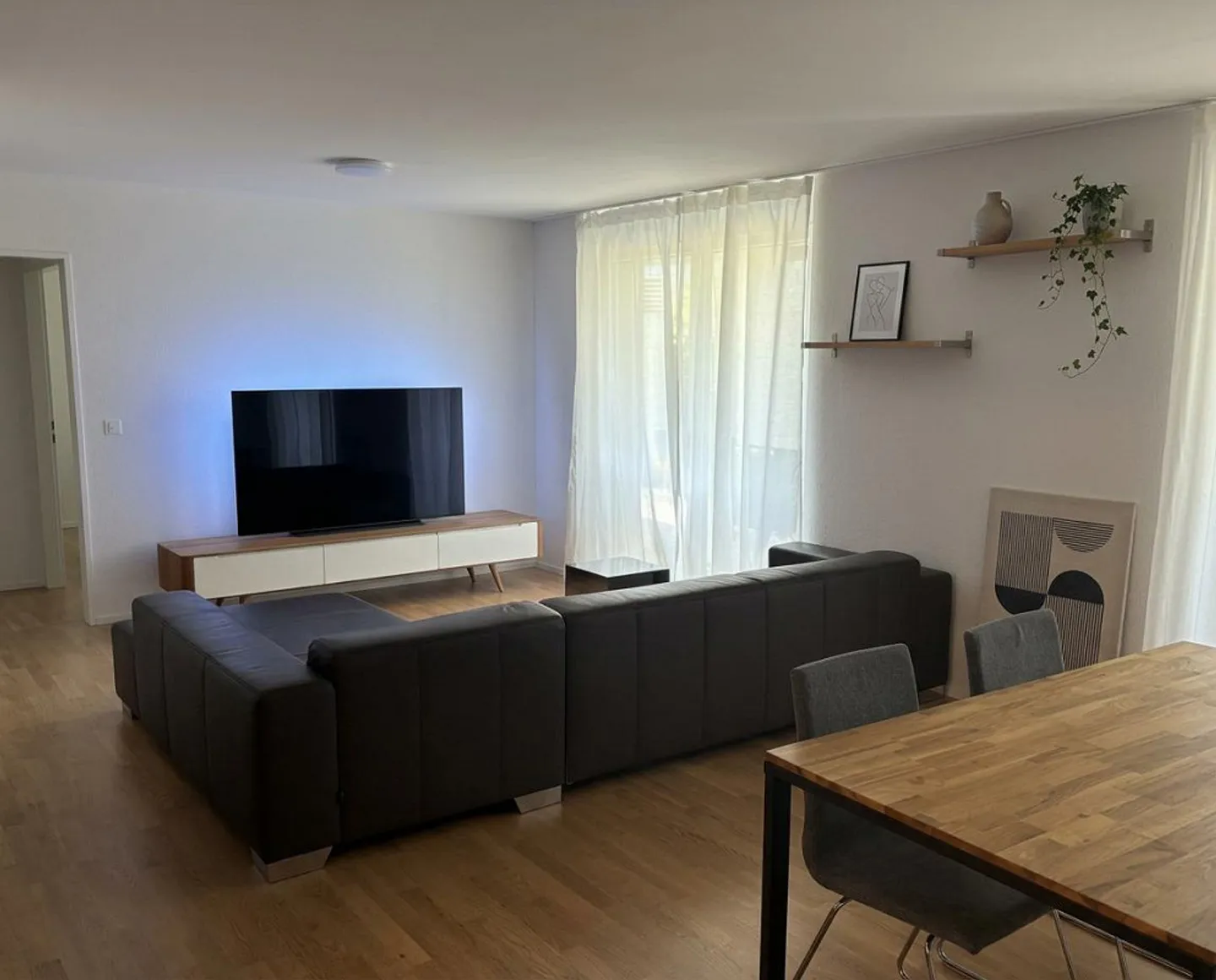 Moderne Wohnung mit grosser Terrasse - Foto 2 von 9