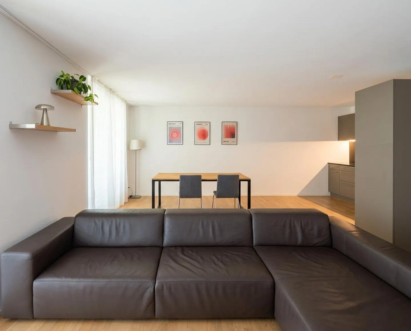 Moderne Wohnung mit grosser Terrasse - Foto 3 von 9