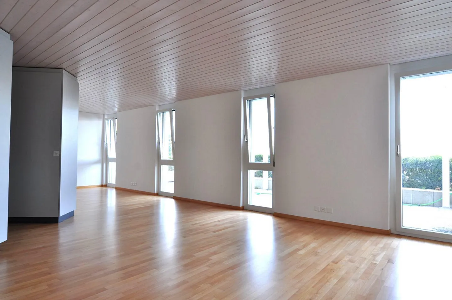 grosszügige 2.5 Zimmerwohnung zu vermieten - Foto 2 von 8