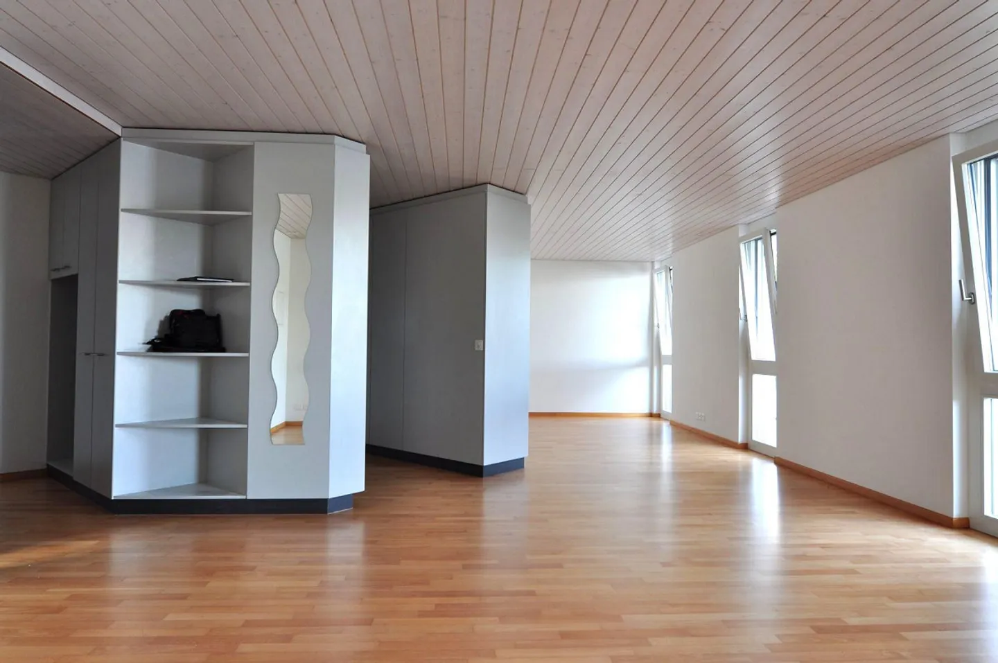 grosszügige 2.5 Zimmerwohnung zu vermieten - Foto 3 von 8
