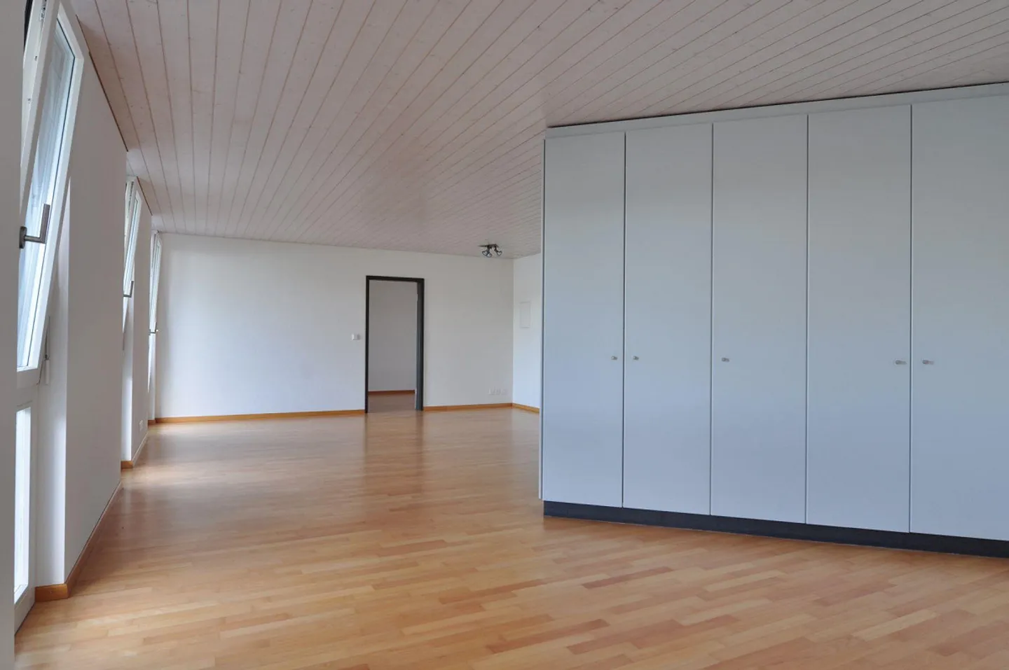 grosszügige 2.5 Zimmerwohnung zu vermieten - Foto 4 von 8