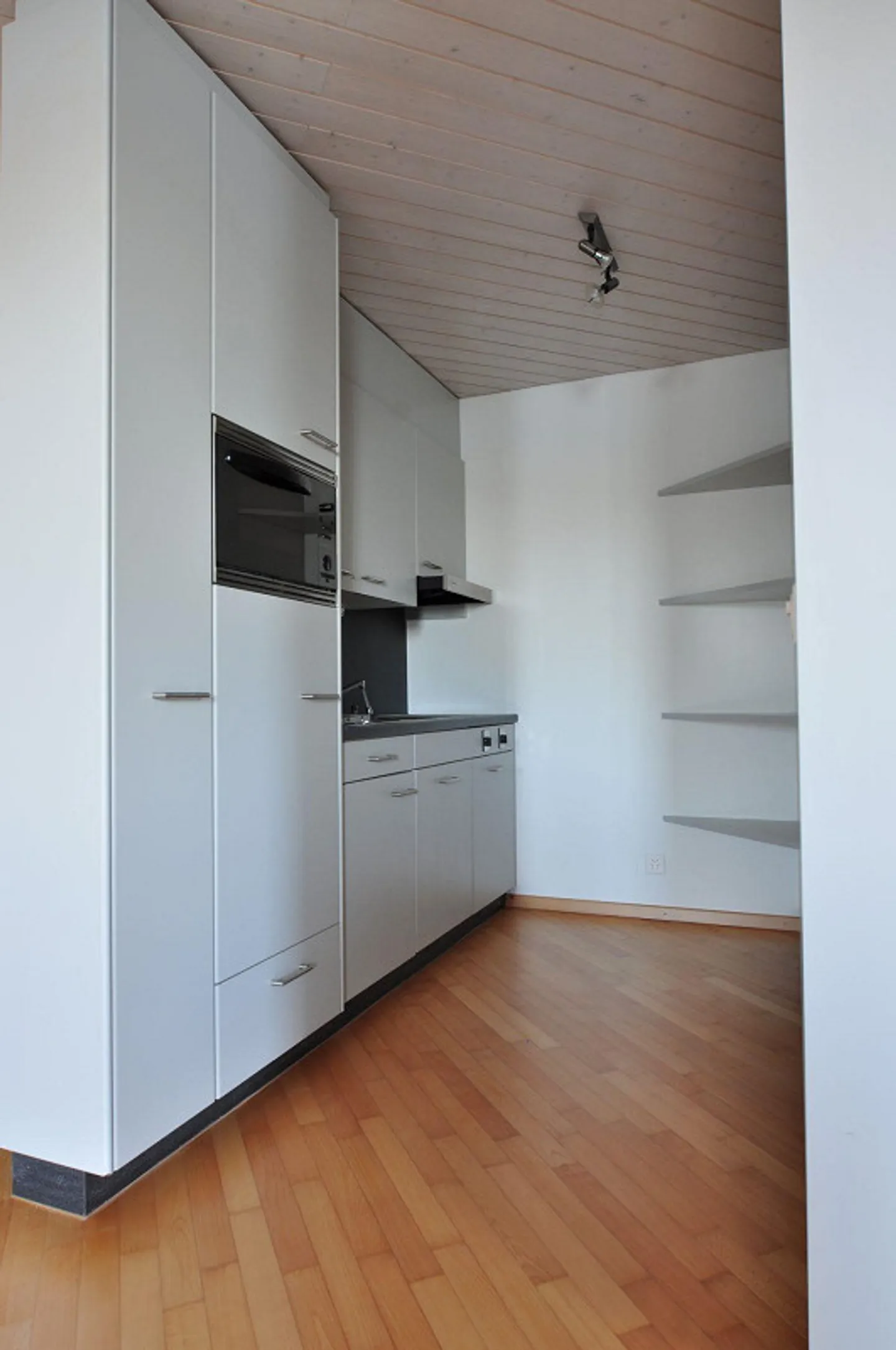 grosszügige 2.5 Zimmerwohnung zu vermieten - Foto 5 von 8