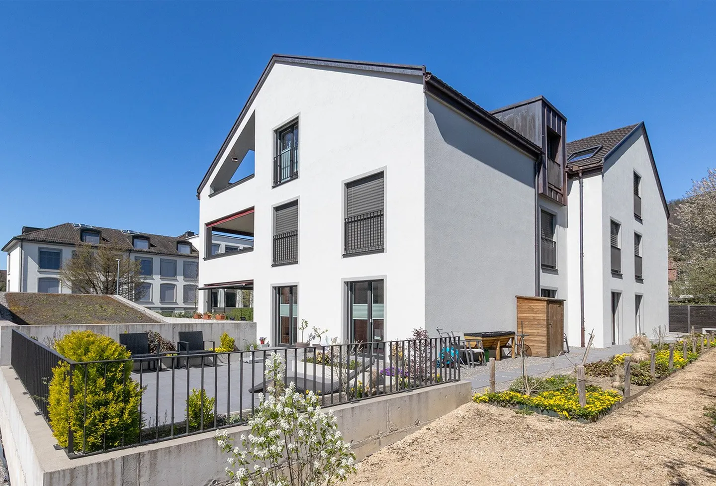 Appartement de jardin exclusif de 4,5 pièces en excellent état - Photo 3 sur 14