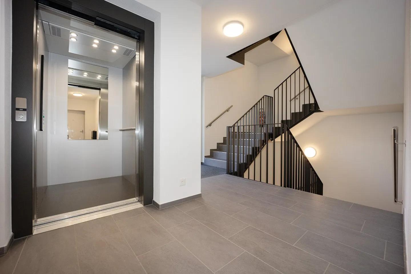 Appartement de jardin exclusif de 4,5 pièces en excellent état - Photo 4 sur 14