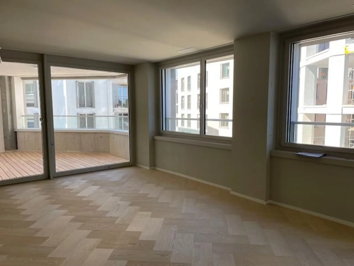 Appartement de 2,5 pièces dans la maison moderne - Photo 2 sur 7