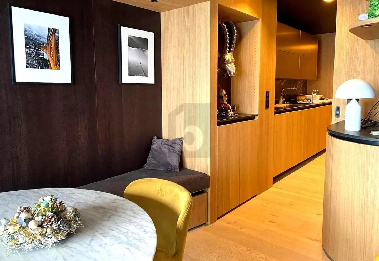 MAGNIFICENT, COMPLETELY RENOVATED, CENTRAL APARTMENT - Photo 2 of 6