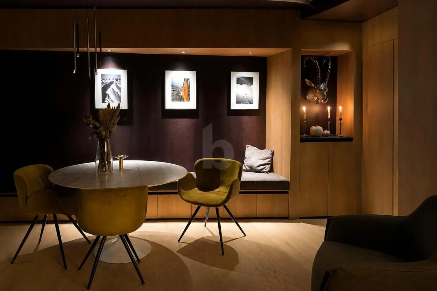 MAGNIFICENT, COMPLETELY RENOVATED, CENTRAL APARTMENT - Photo 3 of 6
